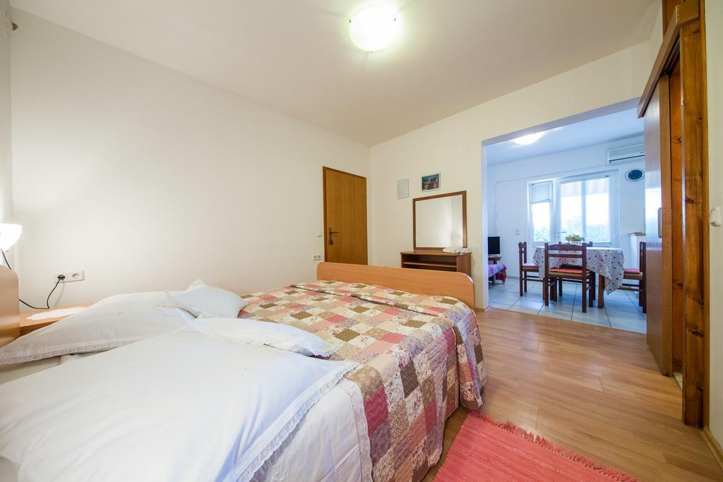 Garden Apartments Komiža Екстериор снимка